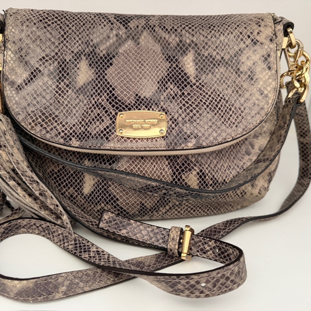 Michael Kors Brown Beige Animal Print Crossbody Bag Gold Hardware Tassel Accent - Picture 4 of 5